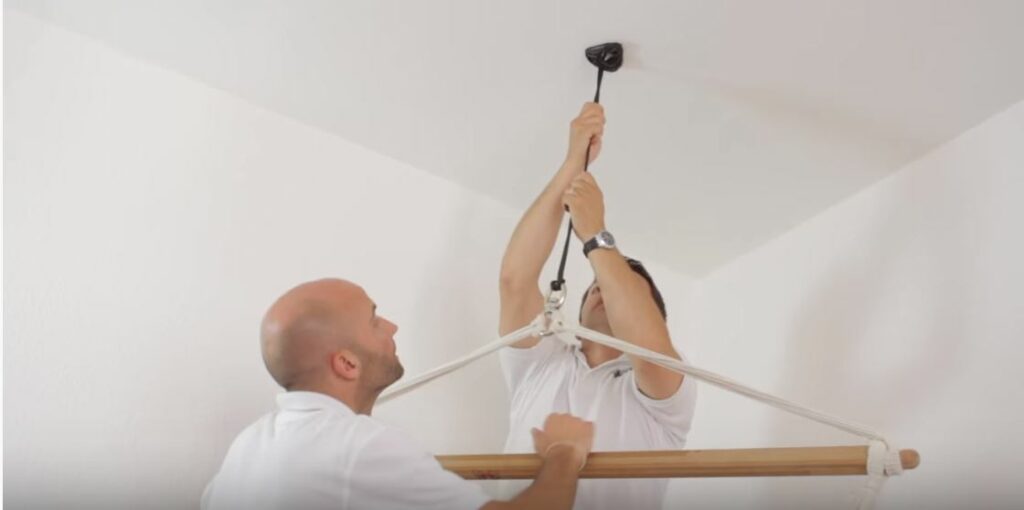 comment installer un fauteuil au plafond (3)