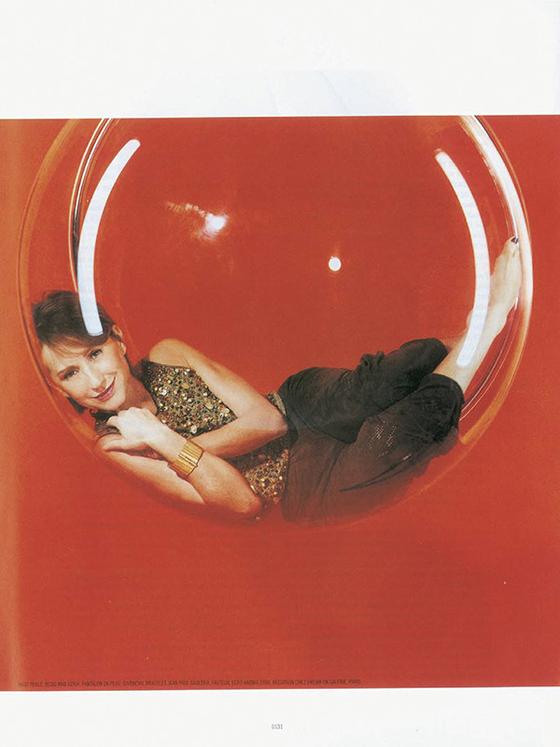 Bubble Chair Magazine 2001