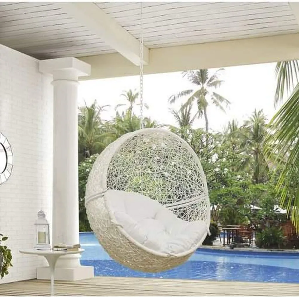 Chaise à boule en osier blanc