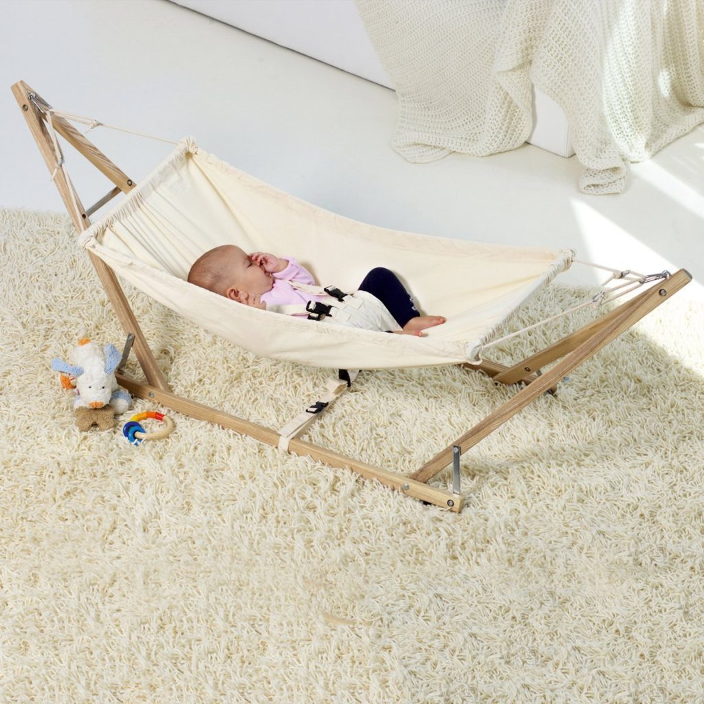 baby-hammock-chair-amazonas-baby-is-spleaing-in-ahammock